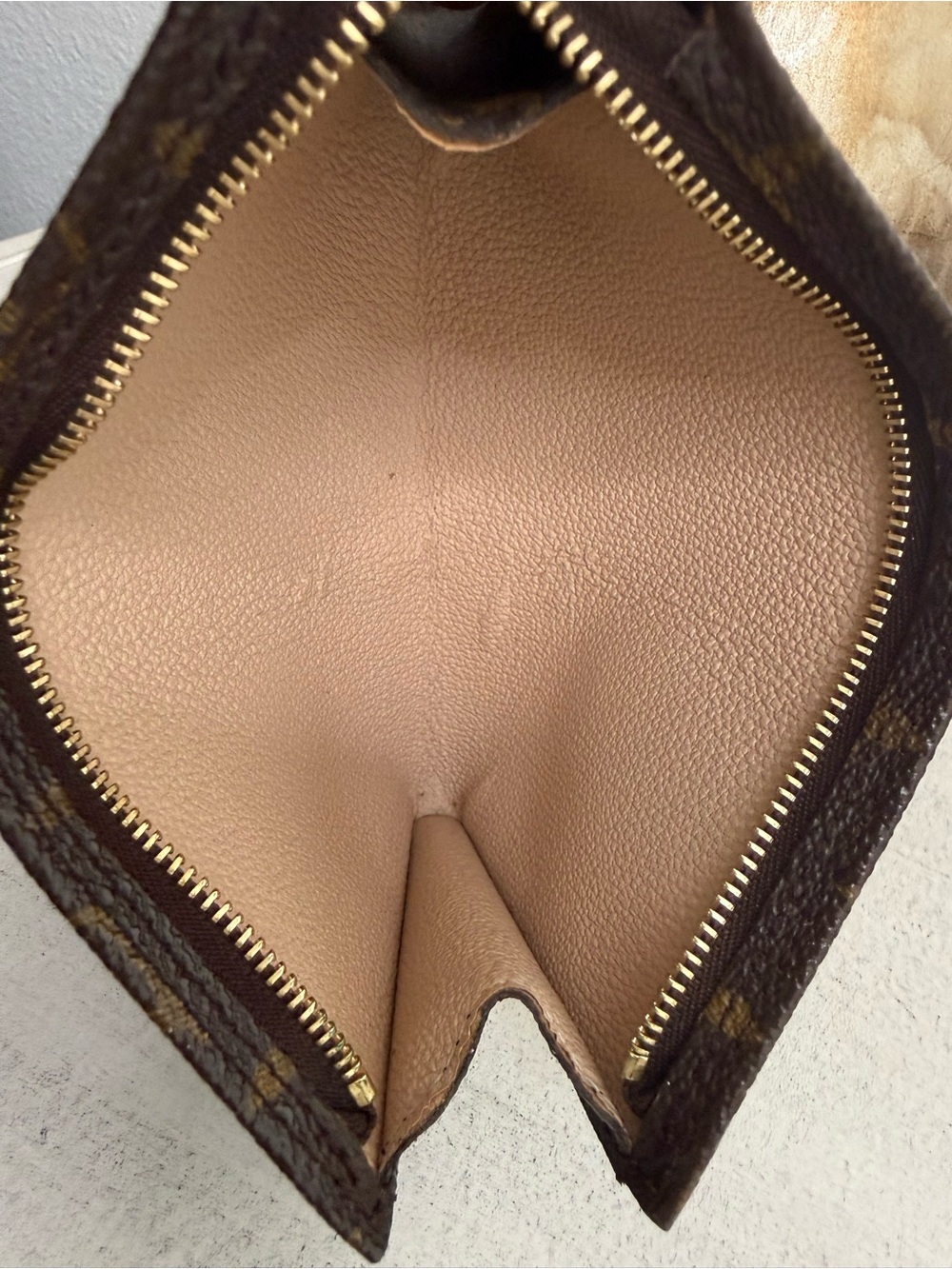 LOUIS VUITTON Monogram Bucket Pouch PM - Picture 8 of 11